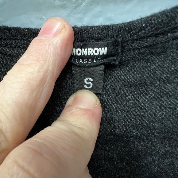 Monrow open elbow shirt size small - Picture 3 of 4